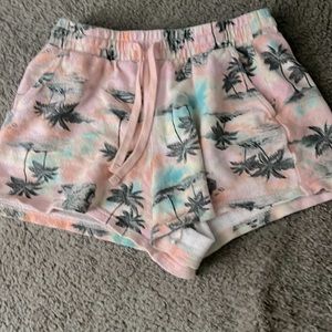 Hawaiian print shorts never worn good condition